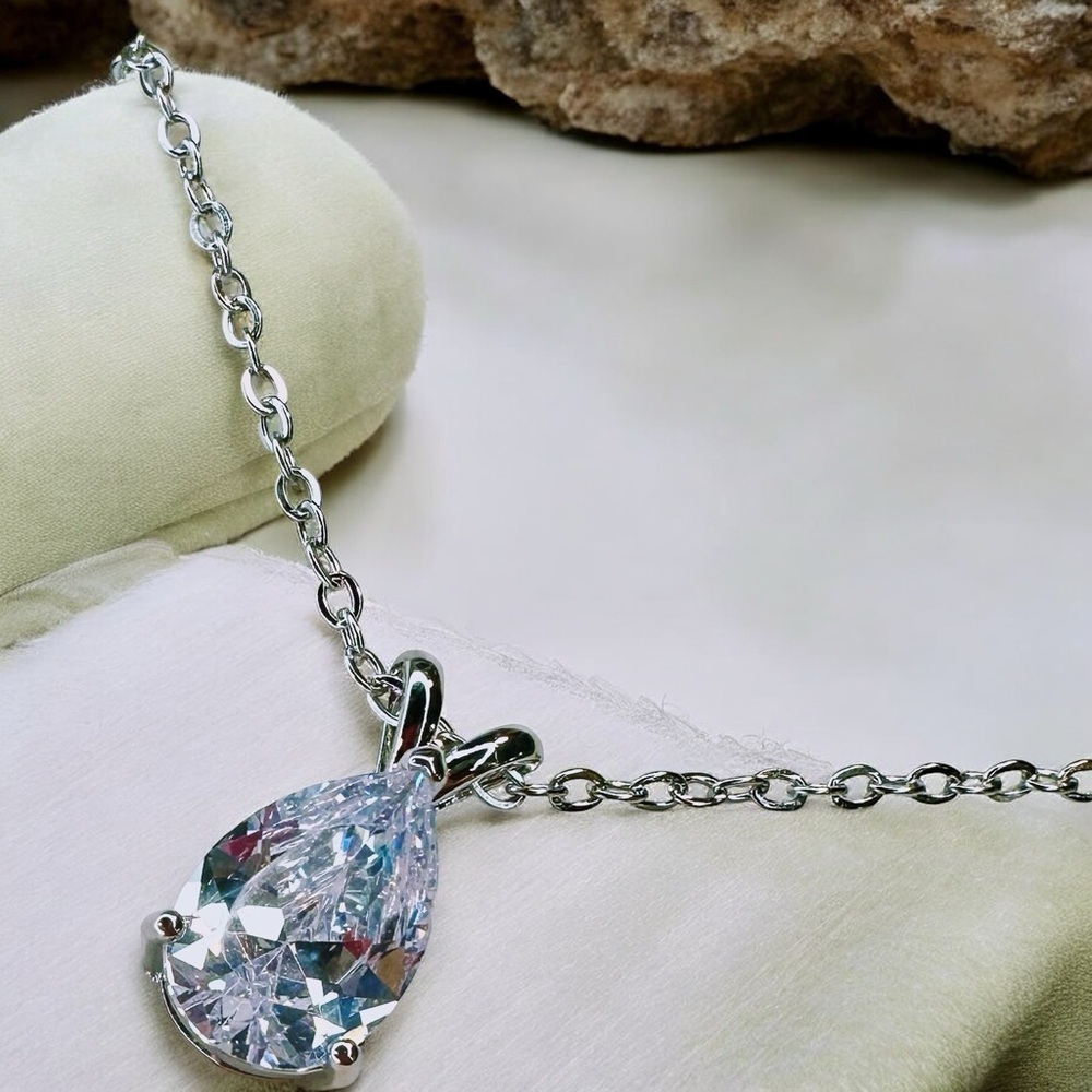NEW 925 Sterling Silver Classic Pear Shaped Sparkling CZ Pendant Necklace